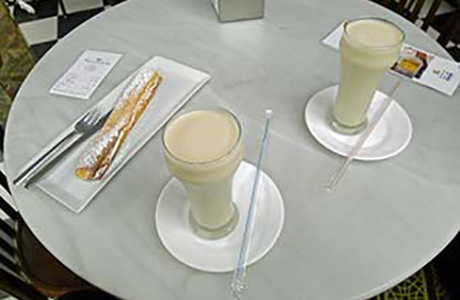 valencia-horchateria-de-santa-catalina-tabletop-w-pastry-2-glasses-horchata-325-p1050633